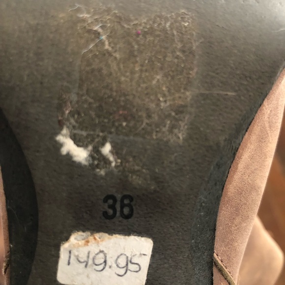 Chick on a Mission Gray leather fold over booties - Picture 4 of 7